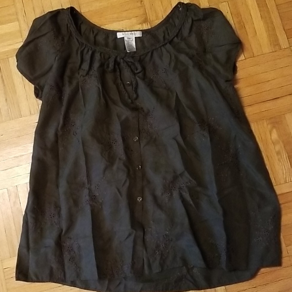 Adorable Nine West peasant style top.